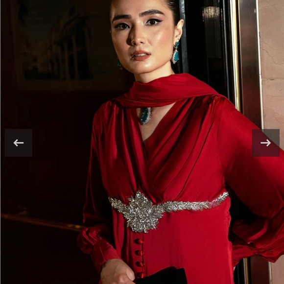 Elegant Red Evening Gown - Picture 6 of 10